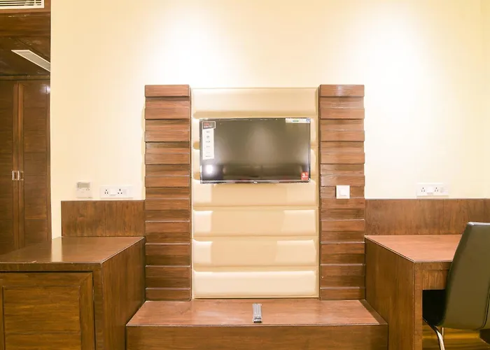 Super Oyo 77736 Hotel Starlight Kanpur