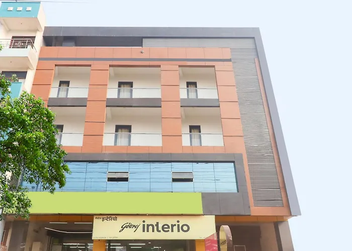 Super Oyo 77736 Hotel Starlight Kanpur