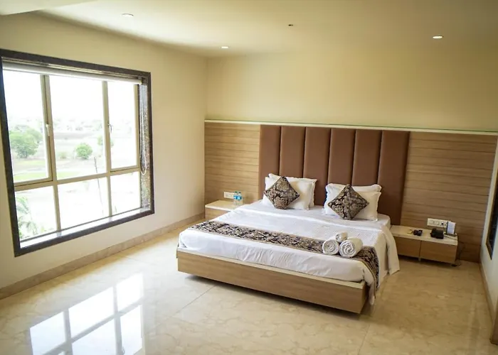 Hotel Grand Parivaar