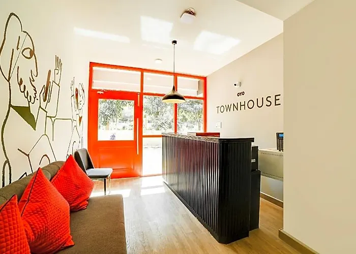 Townhouse Sarvar Hospitality Near Ascendas Park Square Mall