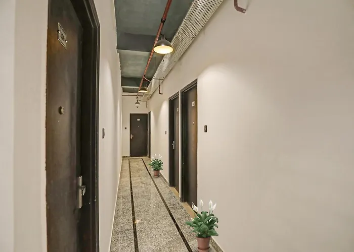 Townhouse Hotel The Rasa A Premium Park Near Onyx Mall Vasundhara