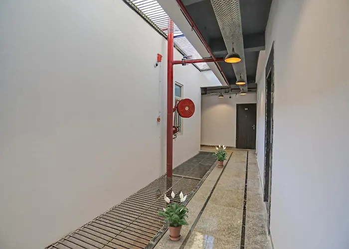 Townhouse Hotel The Rasa A Premium Park Near Onyx Mall Vasundhara