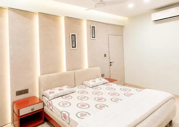 Woodlands Apartment- Fully Furnished Luxury Apt