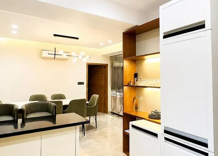 Woodlands Apartment- Fully Furnished Luxury Apt