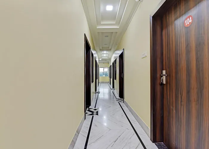 Hotel O Royal Palace