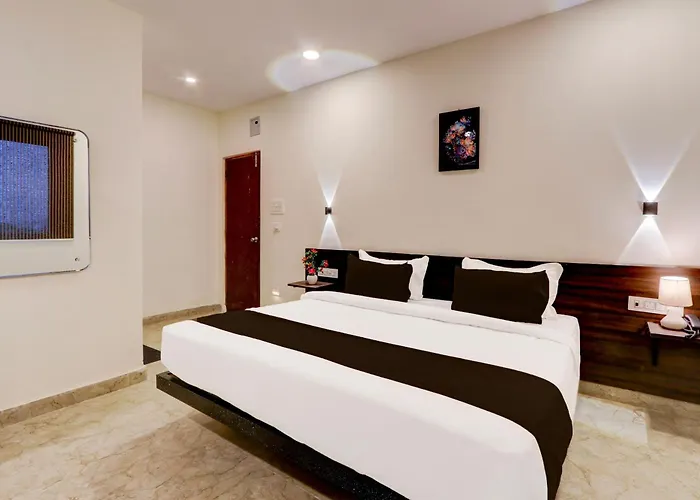 Townhouse Oak Bhooja Hotels