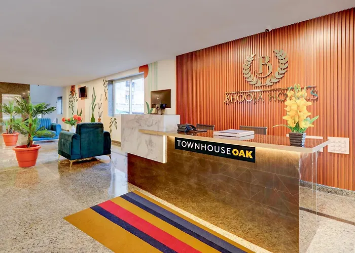 Townhouse Oak Bhooja Hotels