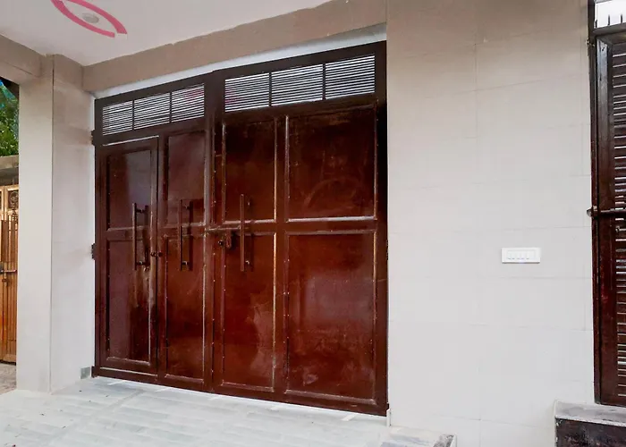 Hotel The Arrow Near Paschim Vihar Delhi 