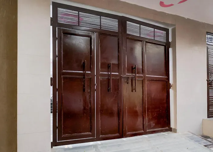 Hotel The Arrow Near Paschim Vihar Delhi 