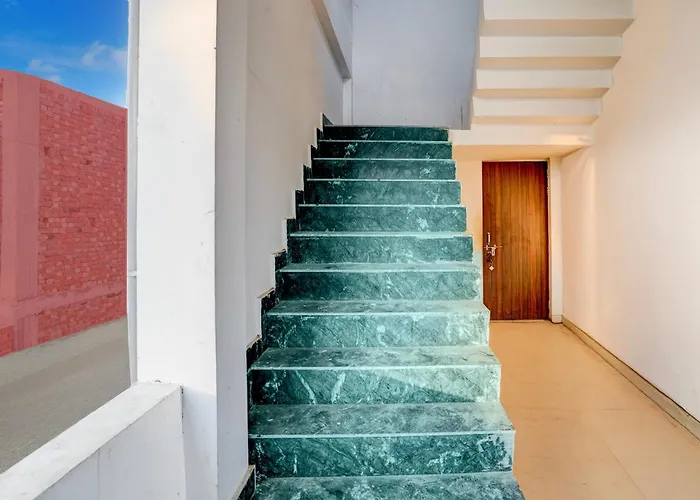 Hotel O Bhavya Inn