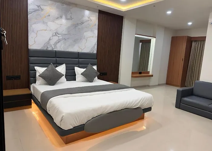 Hotel Peacock Anand