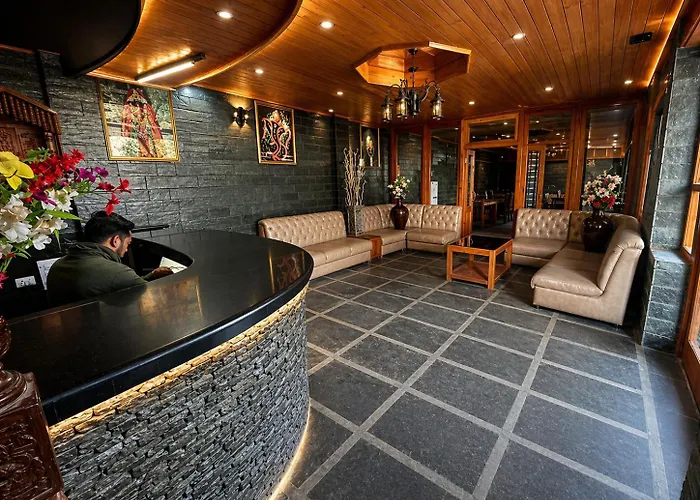 Hotel Hollywood Manali - Scenic River & Mountain View With Premium Rooms Near Mall Road