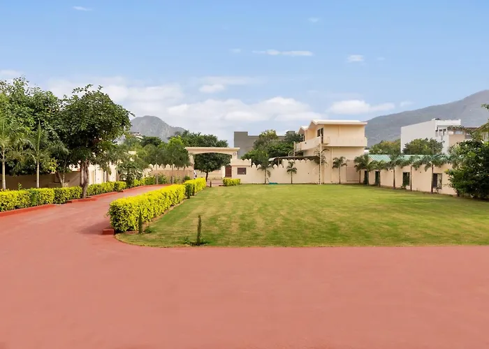 Treebo Premium Royal Amar With Mountain View And Swimming Pool