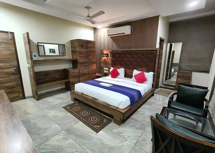 Hotel Surya Palace - Durg Railway Station