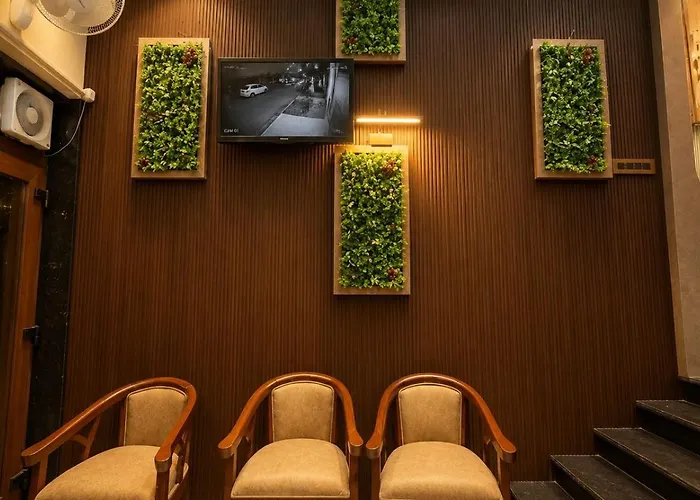 Hotel Kanta Kuteer Barsana