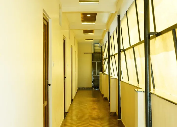 Vasu Inn - Rooms In Valparai