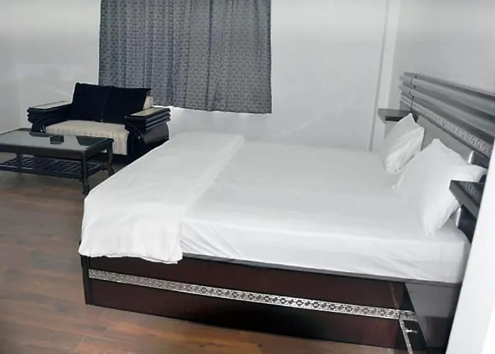 Hotel Aam Bagh & Jain Shikanji