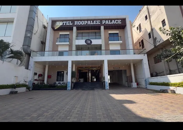 Hotel Roopalee Palace