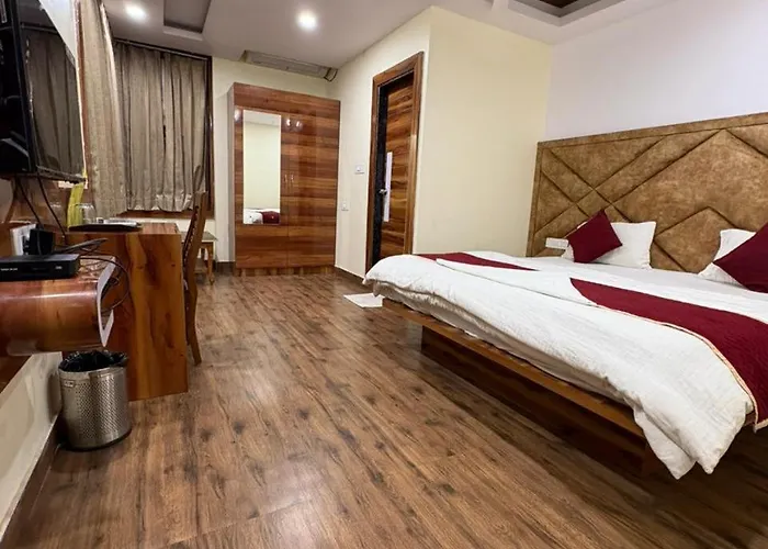 Pari Shree Hotel And Banquet