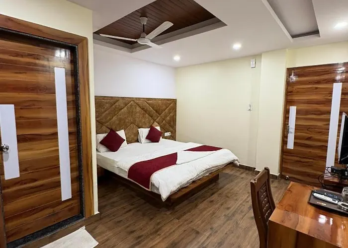 Pari Shree Hotel And Banquet