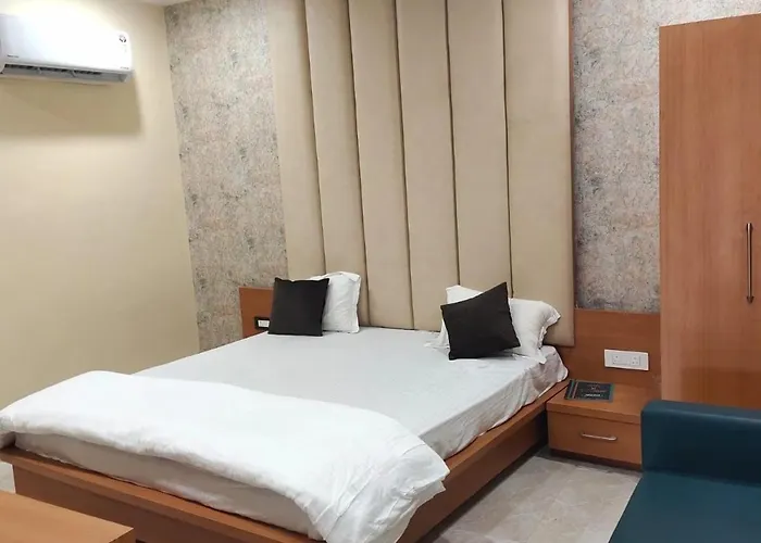 Shri Laxmi Inn Hotel & Restaurant