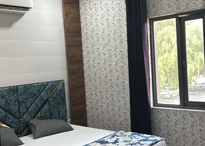 Hotel Dhamija Divine Inn