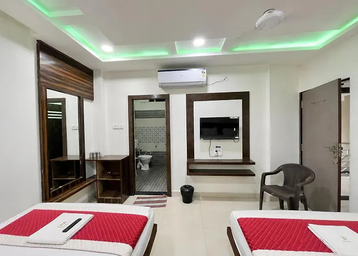 Near Mahakal Temple & Railway Station - Slmr Hotel- Fully Air Conditioned Rooms With Wifi And Parking, , Best Family Hotel In Ujjain