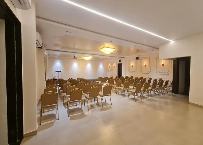Hotel Elegance Inn, Miraj
