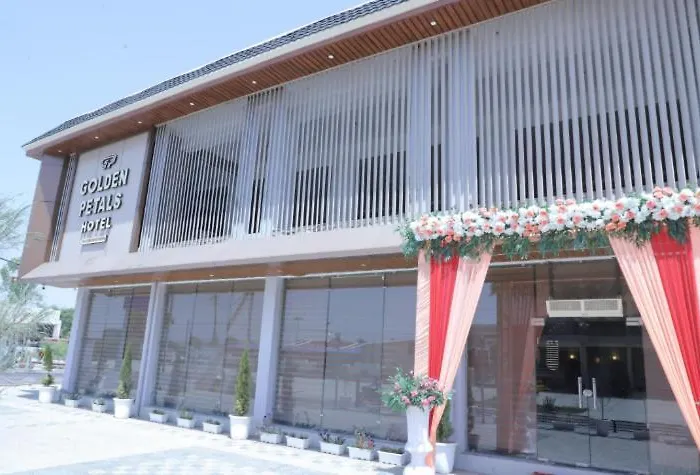 Vani Hotel Golden Petals