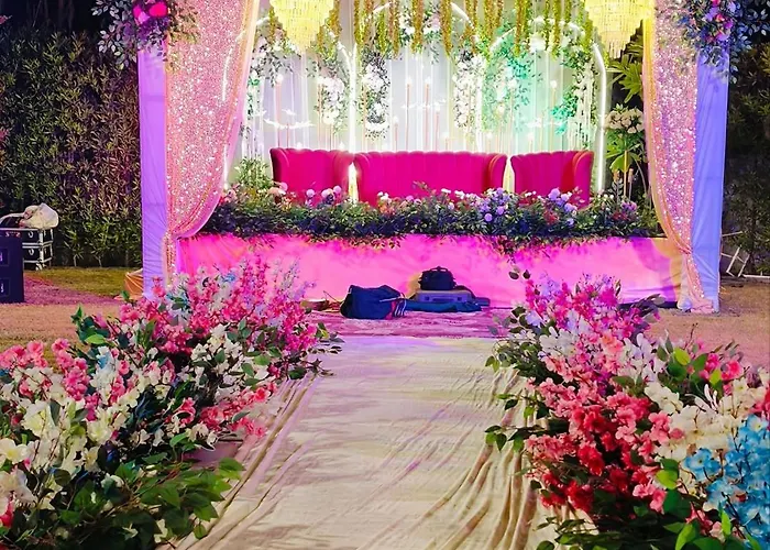 Vani Hotel Golden Petals