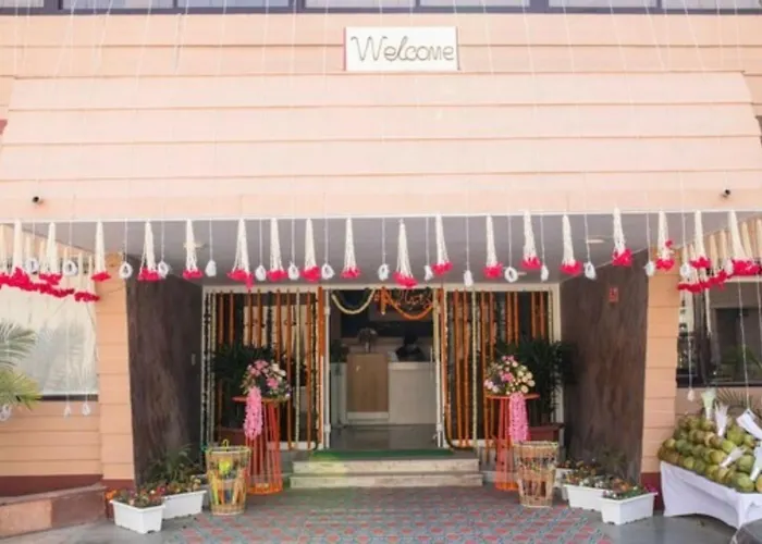 Hotel Vasant - Premium Hotel In Gajraula - All Ac Rooms With Restaurant - Free Wi-Fi & Parking - Banquet