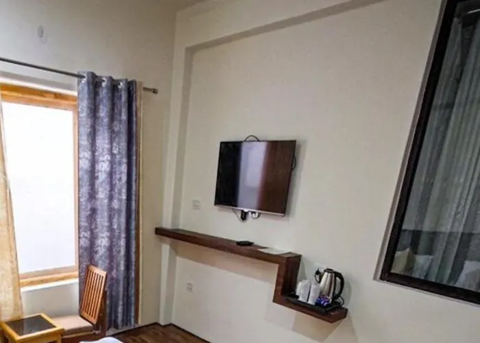 Mount End Hostels & Rooms