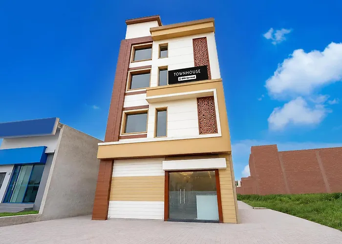 Super Townhouse Kurukshetra University Formerly Sr Grand