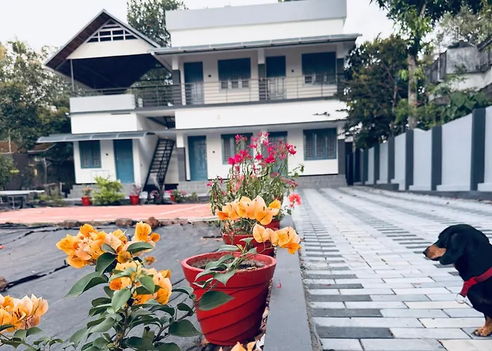 Lakeside Meadows- Diamond Homestay