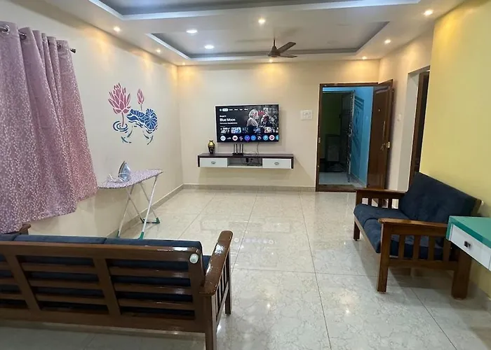8 Bed Cool 3 Bedroom Kitchen Wtc Dlf Omr Apollo Proton Ott Wi-Fi
