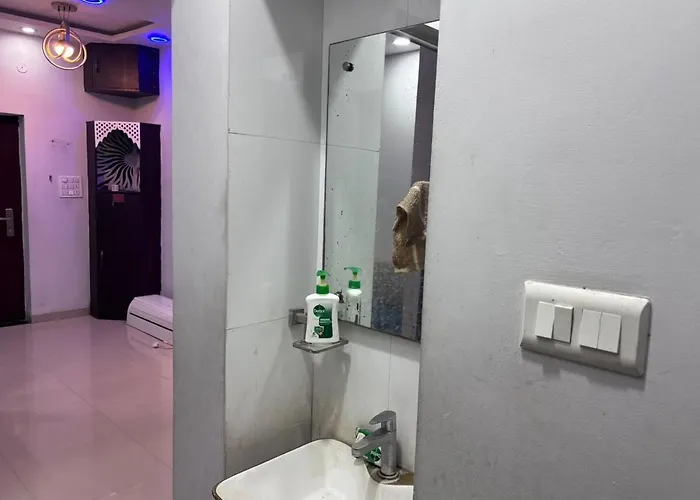 Indifeed Stays ,Ground Flor 1Bhk Apartment Best Locality In Indore