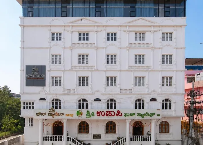 Hotel Town Palace
