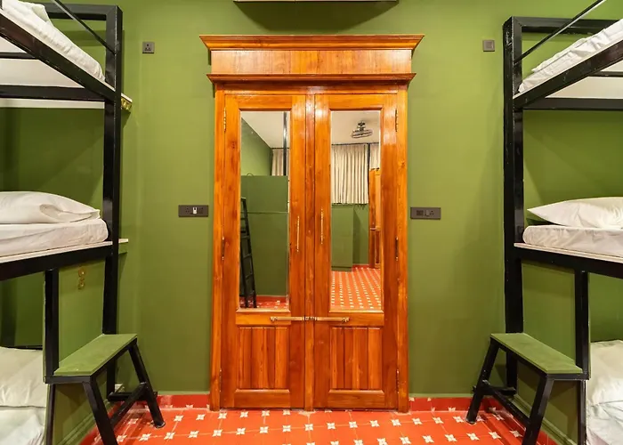 Versailles Backpacker Hostel