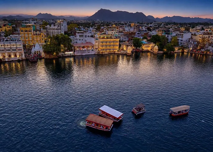 Sarovar - Lake Facing Boutique Hotel On Lake Pichola