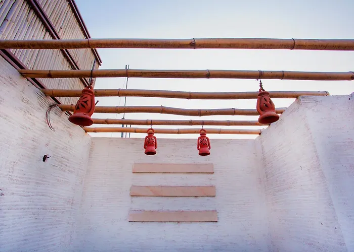 Smyle Inn - Comfort & Value Near New Delhi Railway Station - Since 1998