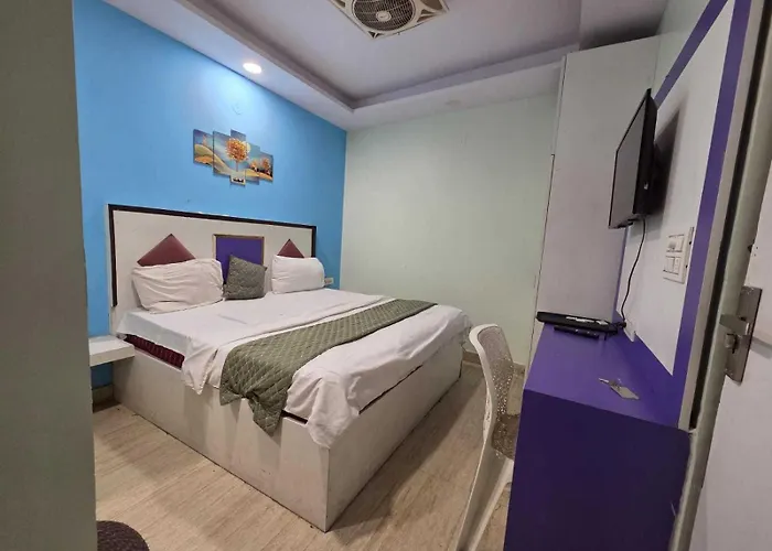 Hotel O Nangloi Railway Station Formerly Chahal Guest House