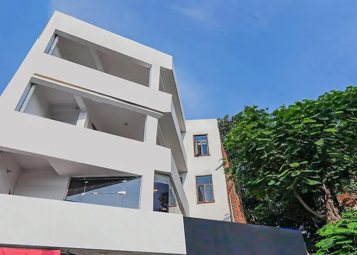 Hotel O Gomti Nagar Near Malhaur Railway Station