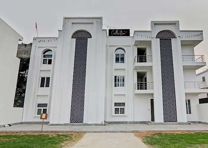 Super Collection O Yamuna Palace Near Gomti Riverfront Park Lucknow