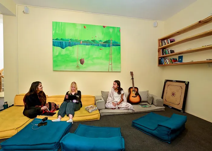 Raybo Hostel - Serene Stay With 5 Mins Walk From The Main Market