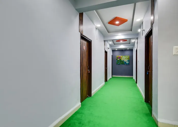 Hotel O Super Corridor
