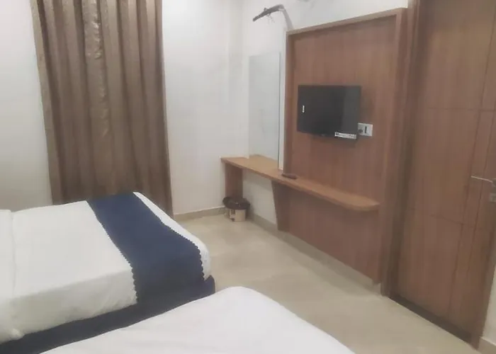 Hotel R K Luxe