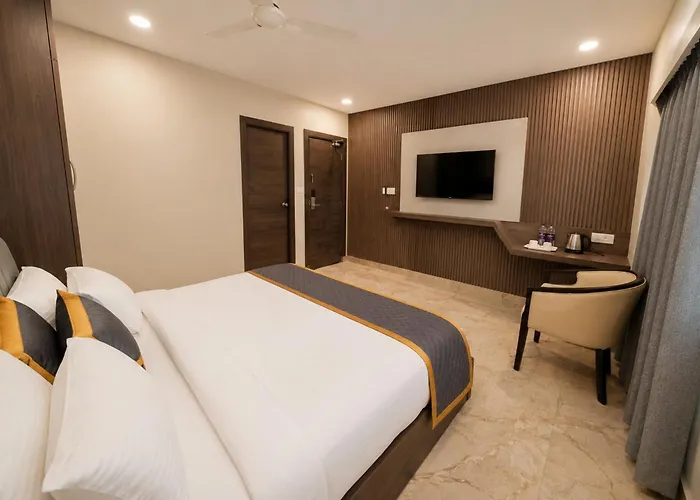 Hotel Brk Premium Near Medicover - Healthcity - Care - Apollo - Lv Prasad Hospital