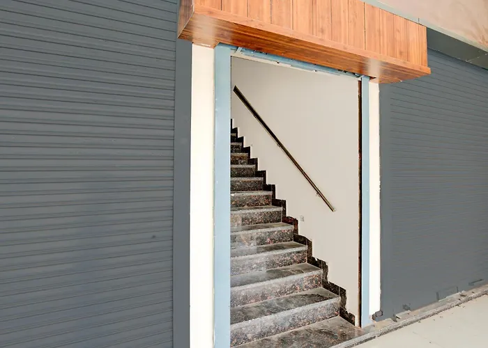 Super Townhouse Dera Bassi