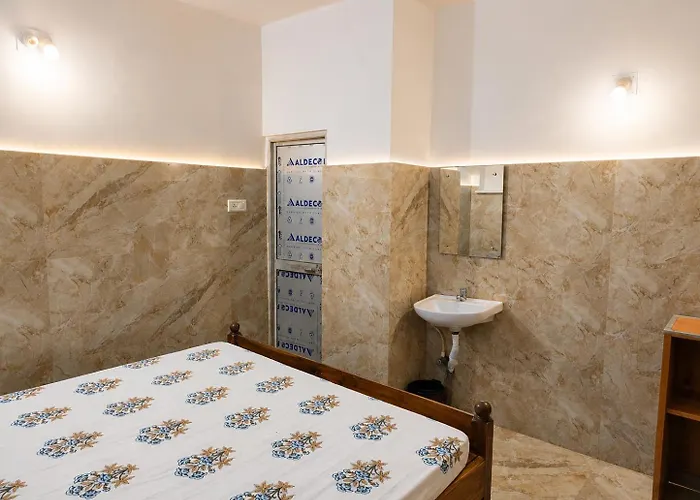 Gourinandan Lodge - Near Jagannath Temple & Puri Sea Beach With Ac & Non Ac Spacious Rooms