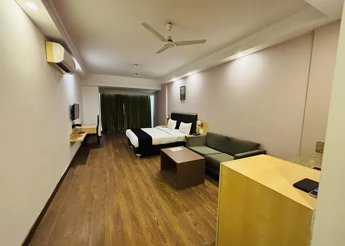 Saramax Inn
